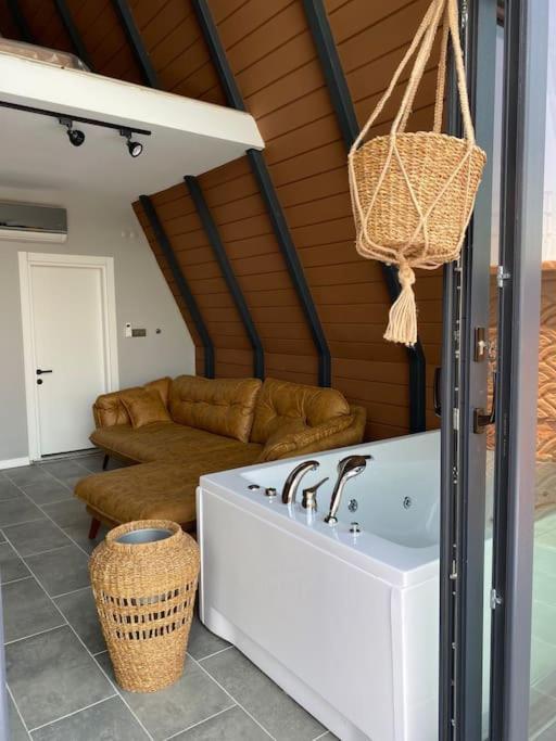 Triangle Life Suit Hotel Kartepe Exterior photo